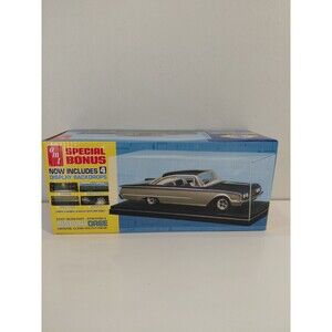 NIB AMT AMT600/12 1:25 Scale Model /Die Cast Car Clear Display Case w/Backdrops